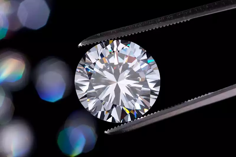 کوبیک زیرکونیا چیست و آیا می‌توان آن را جایگزینی برای الماس دانست؟