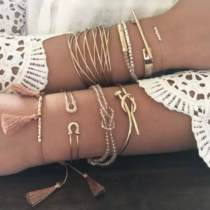 5 نکته برای ست کردن دستبند طلا با لباس